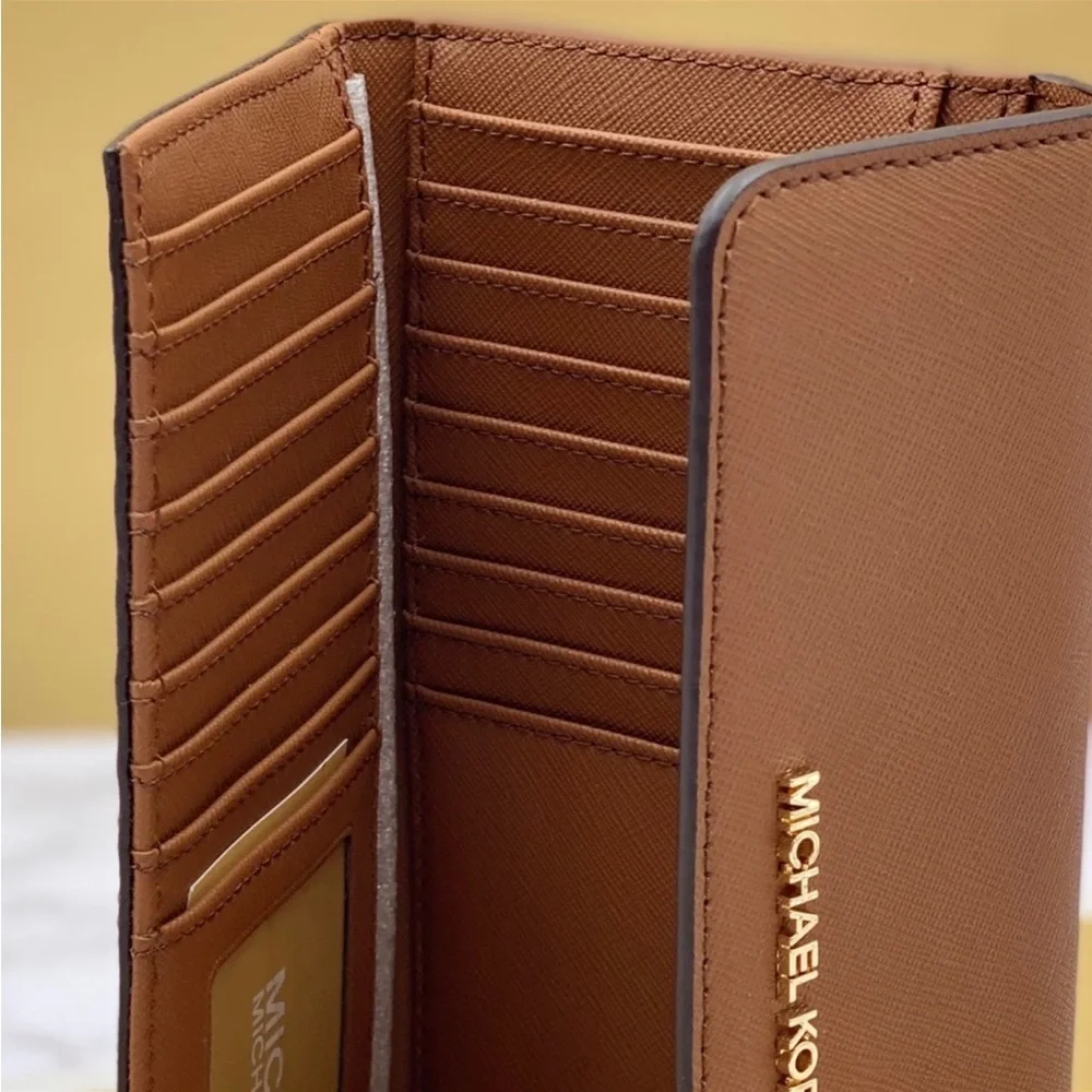 Michael Kors Trifold Wallet Luggage - Picture 4 of 9